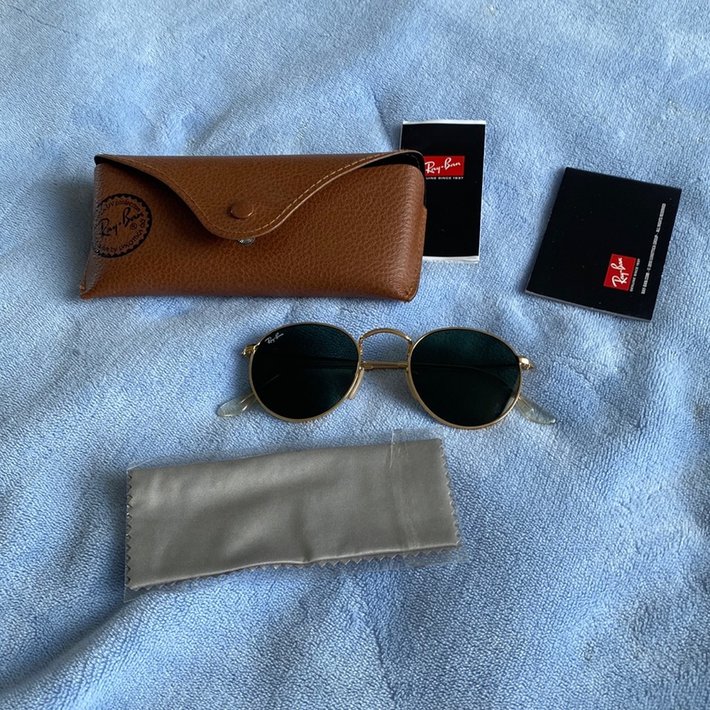 Ray ban round sun glasses. New